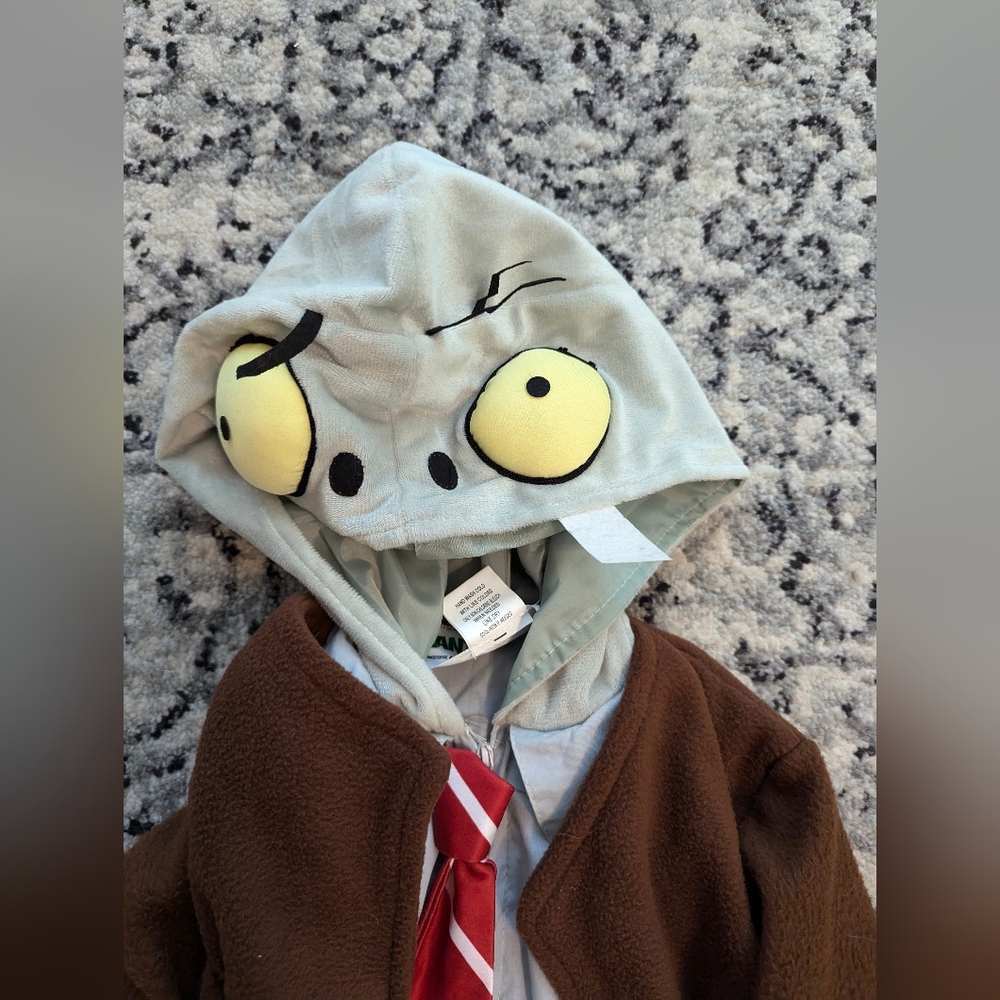 Plants vs zombies Halloween costume - onesie style - size XS - fit our 5yo son